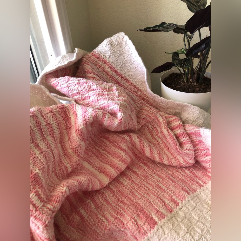 Vintage Crocheted Afghan White & Pink Basket Weave Rounded Corners 39”x32”